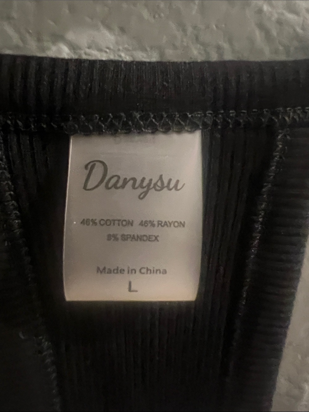 Danysu Black Ribbed V-Neck Racerback Tank Top - Picture 2 of 3